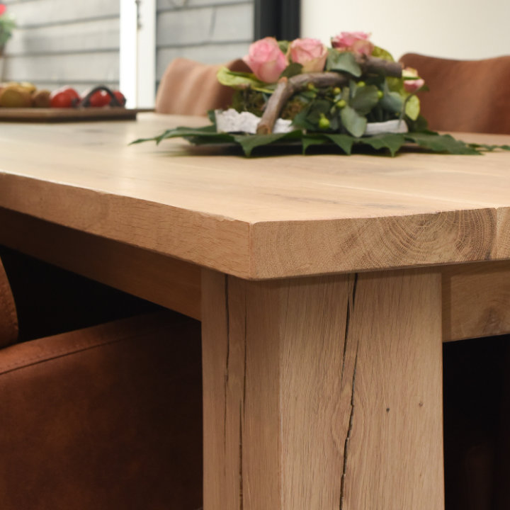 Eikenhouten tafel