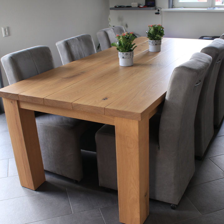 Eikenhouten tafel